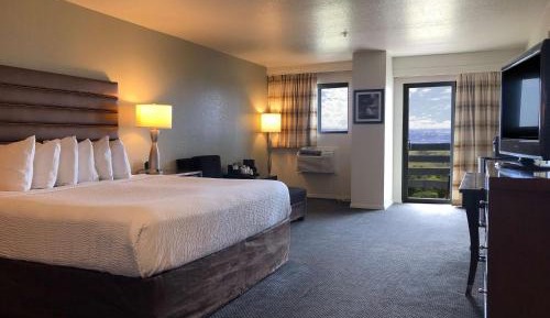 King Suite with Balcony and Spa Bath - Lower Level