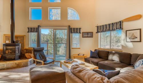 Five Bedroom Holiday Home