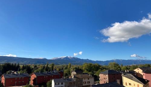Apartment with Mountain View
