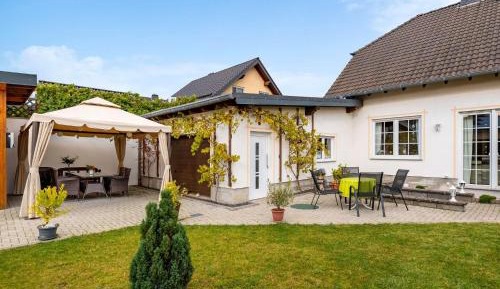 One-Bedroom Holiday Home