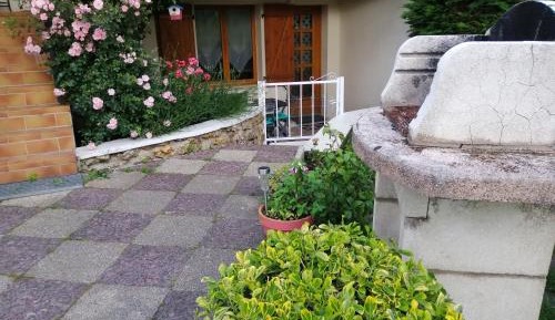 Apartment with Garden View