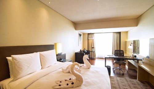 Deluxe Double or Twin Room with 20% Discount on Buffet Meal and Bar36