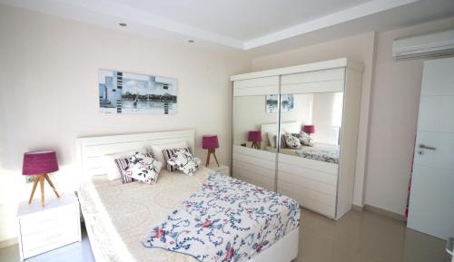 One-Bedroom Apartment with Sea View and Mountain view