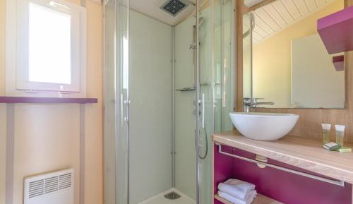 Cottage (6 Adults)