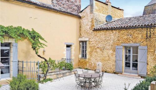 Six-Bedroom Holiday Home
