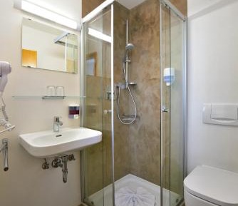 Twin Room with Bathroom