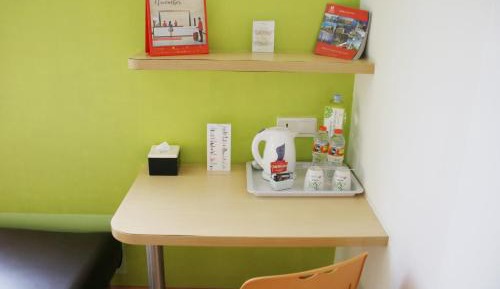 Zest Queen Room