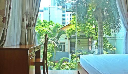 Apartment with Garden View