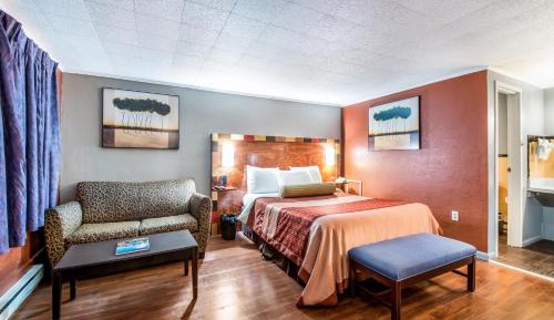 Deluxe Queen Room