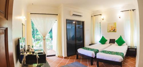 Standard Twin Room with Garden View