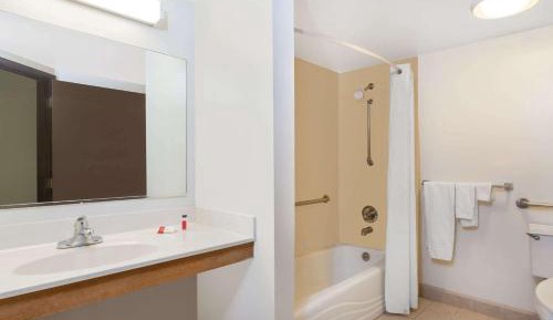 Queen Room - Mobility Access/Non-Smoking