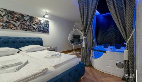 Studio with Spa Bath