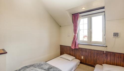 Twin Room with Shared Toilet