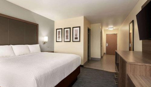 King Room with Bathtub w/Grab Bars - Mobility Accessible/Non-Smoking
