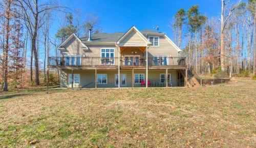 Six Bedroom Holiday Home