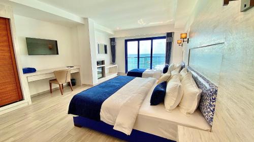 Deluxe Family Room Seaview with Balcony