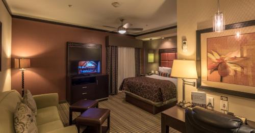 Queen Studio Suite with Kitchen