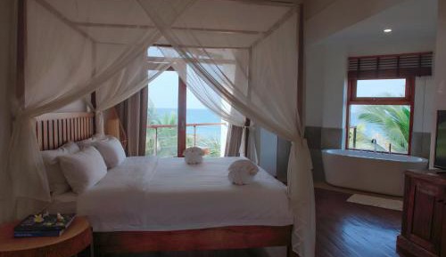 Deluxe Double Room with Bath (Early Check-in & Late Check-out on Availability Basis)
