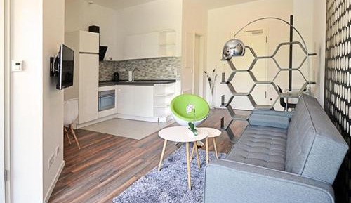 Deluxe One-Bedroom Apartment with Balcony