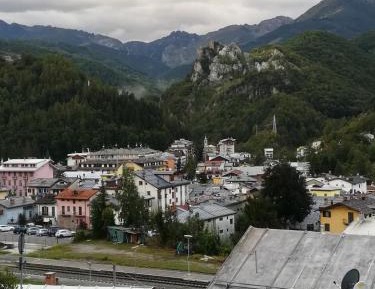 Apartment with Mountain View