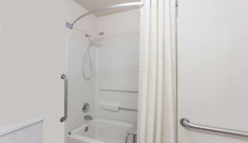 Queen Room - Mobility Access/Non-Smoking