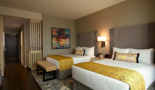 Deluxe Queen Room