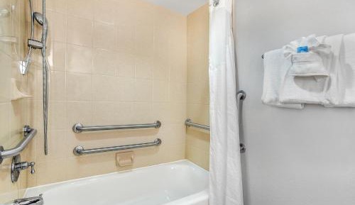 King Suite with Sofa Bed - Communication Accessible