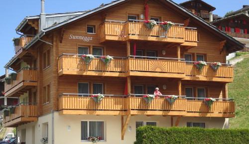 5-Bedroom Apartment with Mountain View