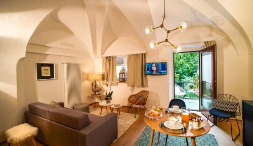 Apartment with Garden View