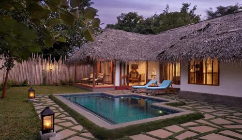 Pool Hut