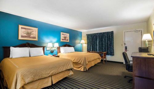 Queen Room with Two Queen Beds - Non-Smoking