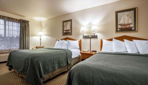 Queen Room with Two Queen Beds - Non-Smoking