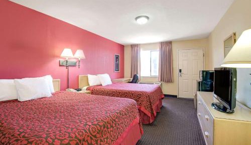 Queen Room with Two Queen Beds - Smoking