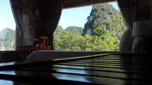 King Room with Mountain View