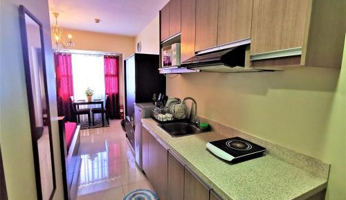 High Rise Studio Apartment with Pool Access for 2 People 