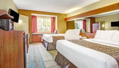 Queen Room with Two Queen Beds - Non-Smoking