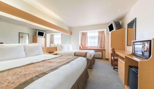 Queen Room with Two Queen Beds - Non-Smoking