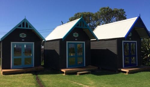 Queen Boatshed Cabin 5 with External Bathroom 