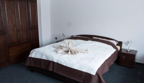 Deluxe Double Room (2 Adults + 1 Child)