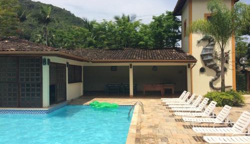 Apartment with Pool View 
