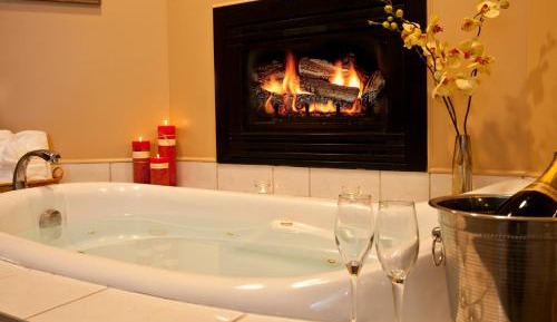 Deluxe King Room with Jetted Tub and Fireplace