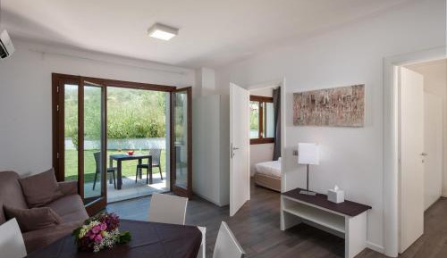 Apartment with Garden View