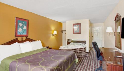 King Suite with Spa Bath- Non-Smoking