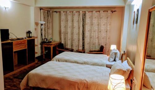 Deluxe Double or Twin Room with Mountain View