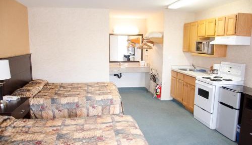 Queen Room with Two Queen Beds and Kitchen - Non-Smoking
