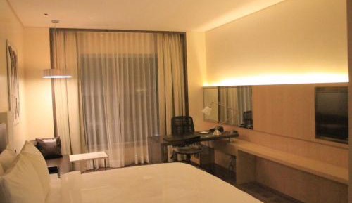 Twin Room with 20% Discount on Buffet Meal and Bar36