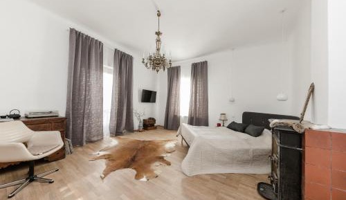 One-Bedroom Family Apartment