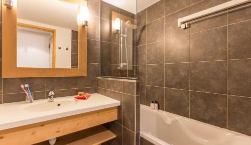 One-Bedroom Apartment with Balcony (5 People)