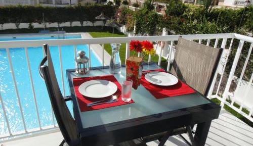 Apartment with Pool View 