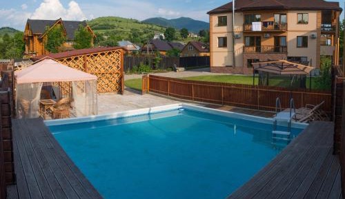 Apartment with Mountain View